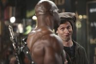 Brooklyn Nine-Nine – Terry Jeffords (Terry Crews, l.); Jake Peralta (Andy Samberg, r.)