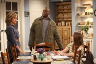 Last Man Standing – (v.l.n.r.) Vanessa Baxter (Nancy Travis); Chuck Larabee (Jonathan Adams); Eve Baxter (Kaitlyn Dever)