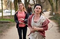 Die Heiland - Wir sind Anwalt – Romy Heiland (Lisa Martinek, l.) und Ada Holländer (Anna Fischer, r.) beim Joggen.