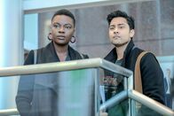 Atlanta Medical – Dr. Mina Okafor (Shaunette Renée Wilson, l.); Dr. Devon Pravesh (Manish Dayal, r.)