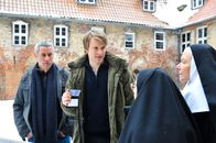 Unter anderen Umständen – Hamm (Ralph Herforth, l.) und Ole (Max von Pufendorf, r.) ermitteln im Kloster.