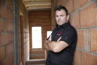 Pfusch am Bau – Im Kampf gegen den Pfusch: Der EU-Bausachverständige Günther Nussbaum (Foto) greift verzweifelten Häuslbauern, die Opfer von Baumängeln geworden sind, unter die Arme ...
