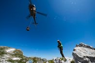 Bergwelten – Innerhalb von Minuten kann in Österreich ein Rettungshubschrauber vor Ort sein.