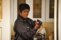 The Rookie – Talia Bishop (Afton Williamson) versucht, die Lage zu entschärfen.