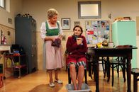 Sturm der Liebe – Hildegard (Antje Hagen, l.); Elena (Lili Gesler, r.)