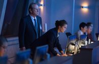 Jason Bourne – CIA Director Robert Dewey (Tommy Lee Jones) und Heather Lee (Alicia Vikander)