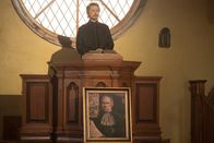 Salem – Steht der Gräfin bedingungslos zu Diensten: Hathorne (Jeremy Crutchley) ...