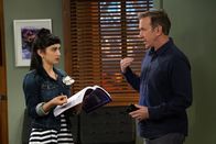 Last Man Standing – Mandy (Molly Ephraim, l.); Mike (Tim Allen, r.)