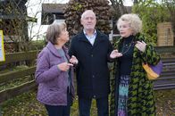 Sturm der Liebe – (v.l.n.r.) Bärbel (Kathi Leitner); Alfons (Sepp Schauer); Rosi Zwick (Veronika von Quast)