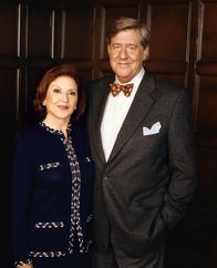 Gilmore Girls – (3. Staffel) - Möchten eigentlich nur das Beste für Lorelai und Rory oder das, was sie für das Beste halten: Emily (Kelly Bishop, l.) und Richard (Edward Herrmann, r.) ...