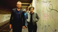 Tatort – Die Kommissare Rubin (Meret Becker) und Karow (Mark Waschke) verfolgen Harbinger in seiner Welt.