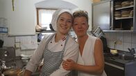 Heimatleuchten – Antonia Wieneroither senior & junior; Mutter und Tochter. Die Mutter führt (gemeinsam mit Vater August) die Erlachmühle, in der sämtliche Kinder arbeiten.