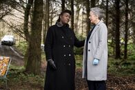 Ellis – Ungewöhnlich für Ellis (Sharon D Clarke, l.): Kollegin DCI Val Cotton (Amanda Drew, r.) freut sich über die aus London gesandte Unterstützung.
