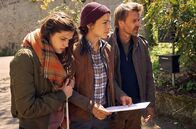 Weingut Wader – Caroline Hartig (Tori), Henriette Richter-Röhl ( Anne), Max von Pufendorf (Matthias)