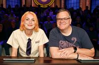 Wer weiß denn sowas? – Rateteam-Kapitän Elton (r.) mit Sängerin und Schauspielerin Alli Neumann (l.).