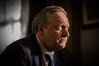 Inspector Barnaby – Eine Mordserie in einer Gruppe von so genannten Preppern, die sich hobbymäßig auf eine mögliche Apokalypse vorbereiten, beschäftigt DCI John Barnaby (Neil Dudgeon). Außerdem hat sich seine Schwiegermutter für einen Besuch angesagt. Es fällt ihm schwer, zu entscheiden, was davon das größere Problem darstellt.
