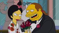 Die Simpsons – Wird die Verabredung der reizenden Japanerin Kumiko (l.) mit dem dicken Comicverkäufer (r.) ein gutes Ende nehmen? Für den unsicheren Nerd ist es immerhin das erste Date seit Jahren ...