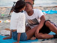 All American – Greta Onieogou (Layla Keating), Daniel Ezra (Spencer James).