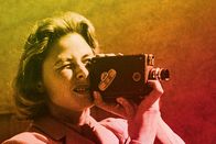 Ich bin Ingrid Bergman – Ingrid Bergman in typischer Pose. Die Schauspielerin hinterließ zahlreiches selbst gedrehtes Material. Hier auf einem Foto aus dem "Wesleyan University Cinema Archive"