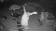 Arabellas Crime Time - Verbrechen im Visier – Dad Jumping Off Porch Towards Perp