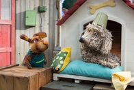 Rudis Rasselbande – Hase Otto (Franziska Rattay) glaubt, auf dem Hof treiben gemeine Erdbeerdiebe ihr Unwesen! Hofhund Buffo (Ulli Voland) kann darüber nur staunen.