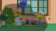 Die Simpsons – Marge (l.); Lisa (r.)