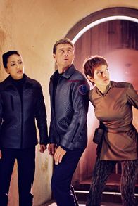 Star Trek: Enterprise – L-R: Ensign Sato (Linda Park), Chief Engineer Tucker (Connor Trinneer) und T'Pol (Jolene Blalock)