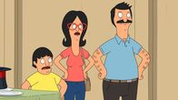 Bob's Burgers – Gene (l.) braucht unbedingt die Hilfe seiner Eltern Bob (r.) und Linda (M.). Doch werden sie ihm wirklich helfen können?