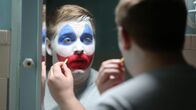 Evil - Gesichter des Bösen – Gacy transforming into Pogo the clown.