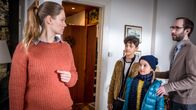 Die Pfefferkörner – Tarun und Clarissa zwischen den Verdächtigen Tina Lüders (links) und Jan Kronenberg.