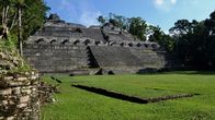 Abenteuer Karibik – Die Herrscherpyramide von Caracol ist mit 43 Metern Höhe auch heute noch das höchste Bauwerk in Belize.