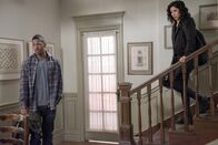 Brooklyn Nine-Nine – Marcus (Nick Cannon, l.); Rosa Diaz (Stephanie Beatriz, r.)
