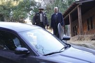 Navy CIS – Sheriff Marcus Mayes (Charles Carpenter, l.); Leroy Jethro Gibbs (Mark Harmon, r.)
