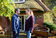 Ausgerechnet Sylt – Kevin (Fabian Busch) hat es auf Bentes (Katja Studt) Haus abgesehen, doch davon weiß sie noch nichts.