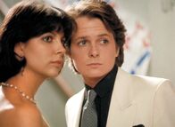 Teenwolf – Prinz Charming persönlich: Scott (Michael J. Fox) hat sich in Schale geworfen, um mit der bezaubernden Lisa (Susan Ursitti) auf den Ball gehen zu können.
