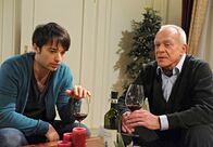 Sturm der Liebe – ARD STURM DER LIEBE FOLGE 1297 Uhr im ERSTEN. Robert (Lorenzo Patané, l.) und Werner (Dirk Galuba, r.) beratschlagen sich sorgenvoll über Barbaras Machenschaften.