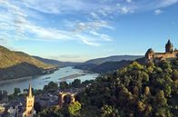 Der Rhein - Strom der Geschichte – Von der Höhe bei Bacharach blickt man in das romantische Mittelrheintal.