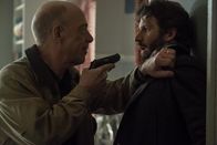 Counterpart – Howard (J.K. Simmons, l.); Andrei (Bernhard Forcher, r.)