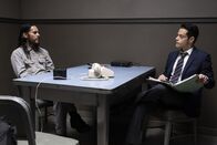 The Little Things – Jim Baxter (Rami Malek, r.) verhört Albert Sparma (Jared Leto), den er als Serienkiller überführen will.
