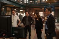 Navy CIS: New Orleans – (v.l.n.r.) Forensiker Sebastian Lund (Rob Kerkovich); Special Agent Christopher LaSalle (Lucas Black); FBI Special Agent Tammy Gregorio (Vanessa Ferlito); Special Agent Dwayne Pride (Scott Bakula)