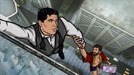 Archer – Archer (l.) möchte Lana das perfekte Geschenk für ihren Nachwuchs machen und zwingt deshalb Kenny Loggins (r.) dazu, ein Duett mit Cherlene zu singen. Doch wird er sich wirklich drauf einlassen?
