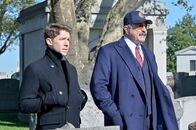 Blue Bloods - Crime Scene New York – Joe Hill (Will Hochman, l.); Frank Reagan (Tom Selleck, r.)