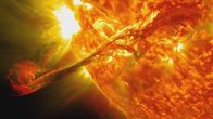 Terra X: Faszination Universum – Die Sonne ist ein feuerspuckender Gigant aus glühend heißem Plasma. Dass sich angesichts dieser Bedrohung Leben auf der Erde entwickeln konnte, gleicht einem Wunder.