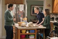 Outmatched - Allein unter Genies – (v.l.n.r.) Mike (Jason Biggs); Brian (Connor Kalopsis); Nicole (Ashley Boettcher)