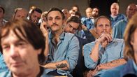 Große Freiheit – Im Gefängnis trifft Hans (Franz Rogowski, l.) immer wieder auf Viktor (Georg Friedrich, r.), einen verurteilten Mörder. Aus anfänglicher Abneigung entwickelt sich über die Jahre zwischen den beiden eine Verbindung gegenseitigen Respekts.