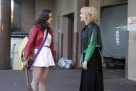 The Goldbergs – (v.li.) Hayley Orrantia (Erica Goldberg), Wendi McLendon-Covey (Beverly Goldberg).