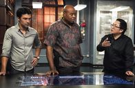Hawaii Five-0 – (v.l.n.r.) Adam Noshimuri (Ian Anthony Dale); Lou Grover (Chi McBride); Max Bergman (Masi Oka)