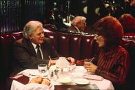 Tootsie – Dorothy (Dustin Hoffman, r.) kommt bei den Männern an...
