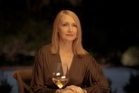 The East – Sharon (Patricia Clarkson) ist Chefin der privaten Sicherheitsfirma "Hiller Brood", die für den Schutz von hochrangigen Klienten und Politikern verantwortlich ist. Die werden seit einiger Zeit von "The East" bedroht, eine Untergrund-Organisation, die mit rabiaten Mitteln gegen unverantwortliche Firmen wie Chemiekonzerne, Ölmultis oder Pharmariesen vorgeht ...