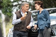 Auckland Detectives - Tödliche Bucht – Detective Inspector Ivan Petrie (Mark Mitchinson) will, dass Jessica Savage (Kate Elliott) die Ermittlungen im Fall des wieder aufgetauchten Schülers Nathan Baum leitet - obwohl sie erst vor kurzem einen schweren Verkehrsunfall hatte, bei dem ihr Mann ums Leben kam.